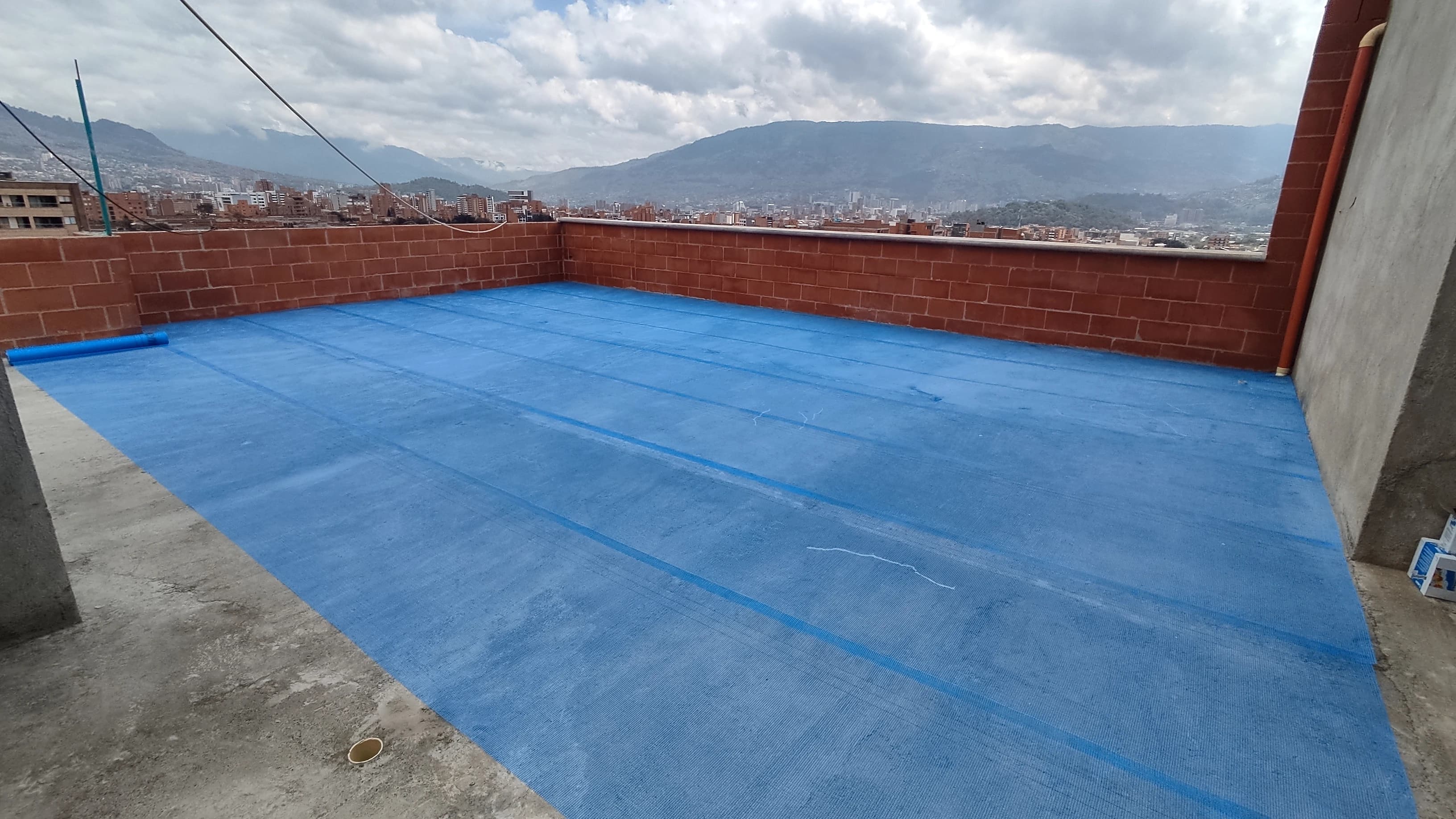 Trabajo en terraza con vista a la ciudad